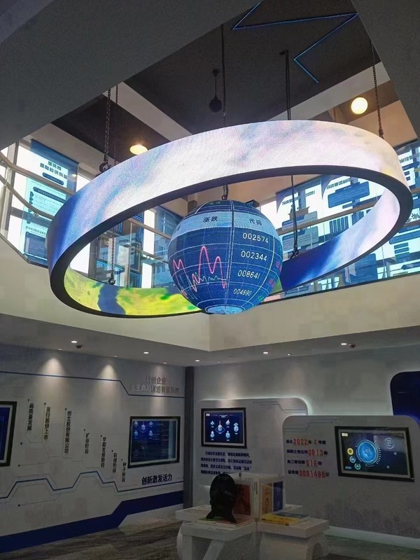 Pantalla circular delgada y flexible de LED P1.8 P2 P2.5 P3 a todo color