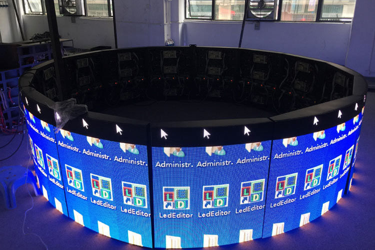 Mural de vídeo LED curvado de esquina sin costura, módulo blando de pantalla LED de exposición